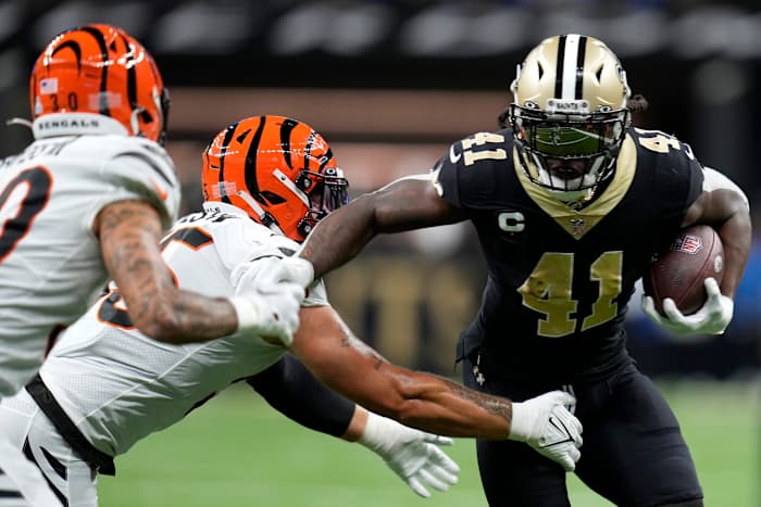 New Orleans Saints running back Alvin Kamara (41) carries the ball as Cincinnati Bengals linebacker Logan Wilson (55) tries to make a tackle in the second quarter during an NFL Week 6 game, Sunday, Oct. 16, 2022, at Mercedes-Benz Superdome in New Orleans. Cincinnati Bengals At New Orleans Saints Oct 16 030